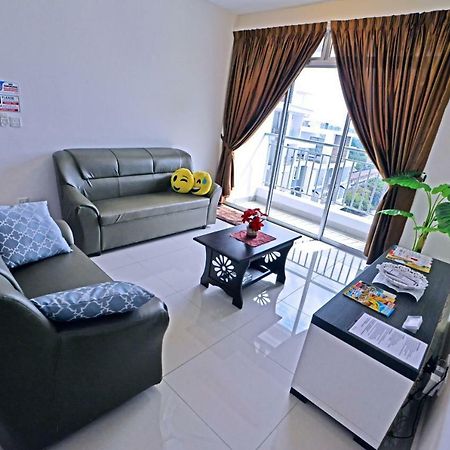 Hits Homestay Bayan Lepas Esterno foto