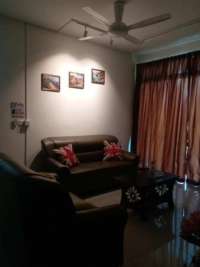 Hits Homestay Bayan Lepas Esterno foto