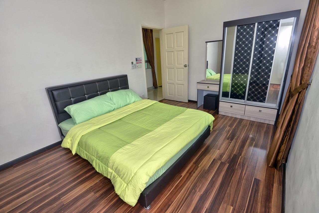 Hits Homestay Bayan Lepas Esterno foto