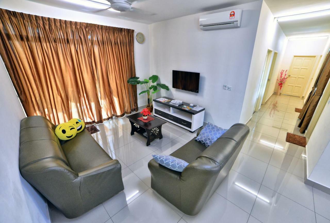 Hits Homestay Bayan Lepas Esterno foto