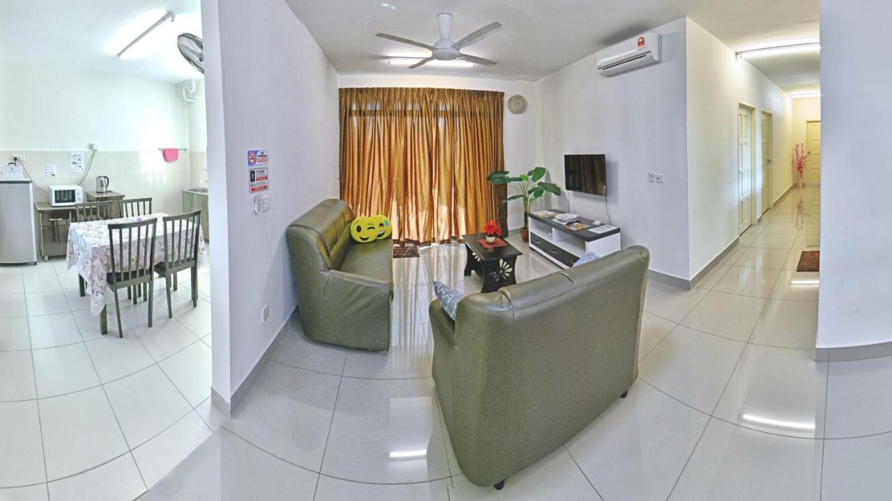 Hits Homestay Bayan Lepas Esterno foto